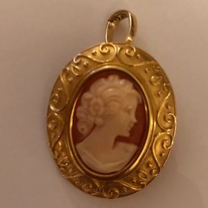 18 kt yellow gold cameo